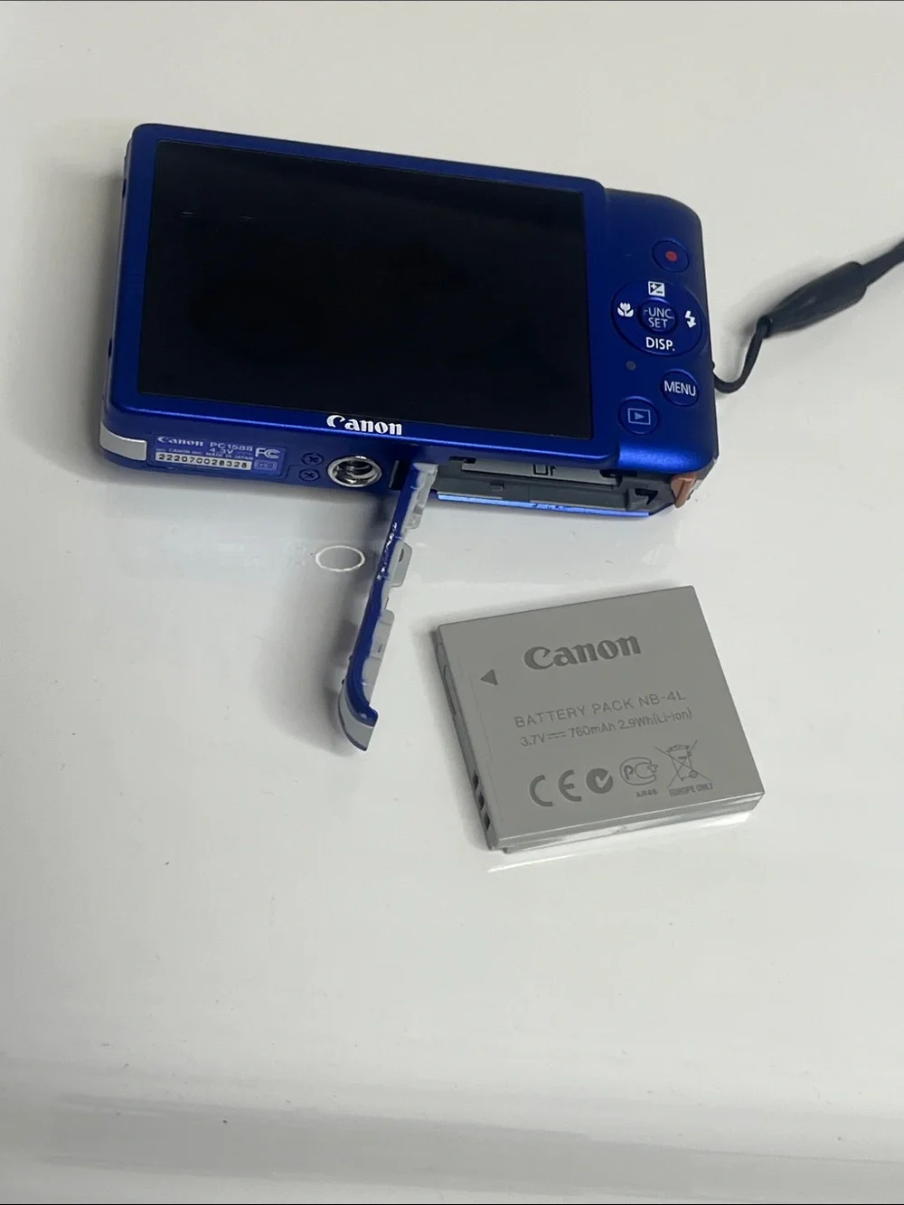 Canon Powershot Elph 100hs Compact Point-and-Shoot Camera in Blue